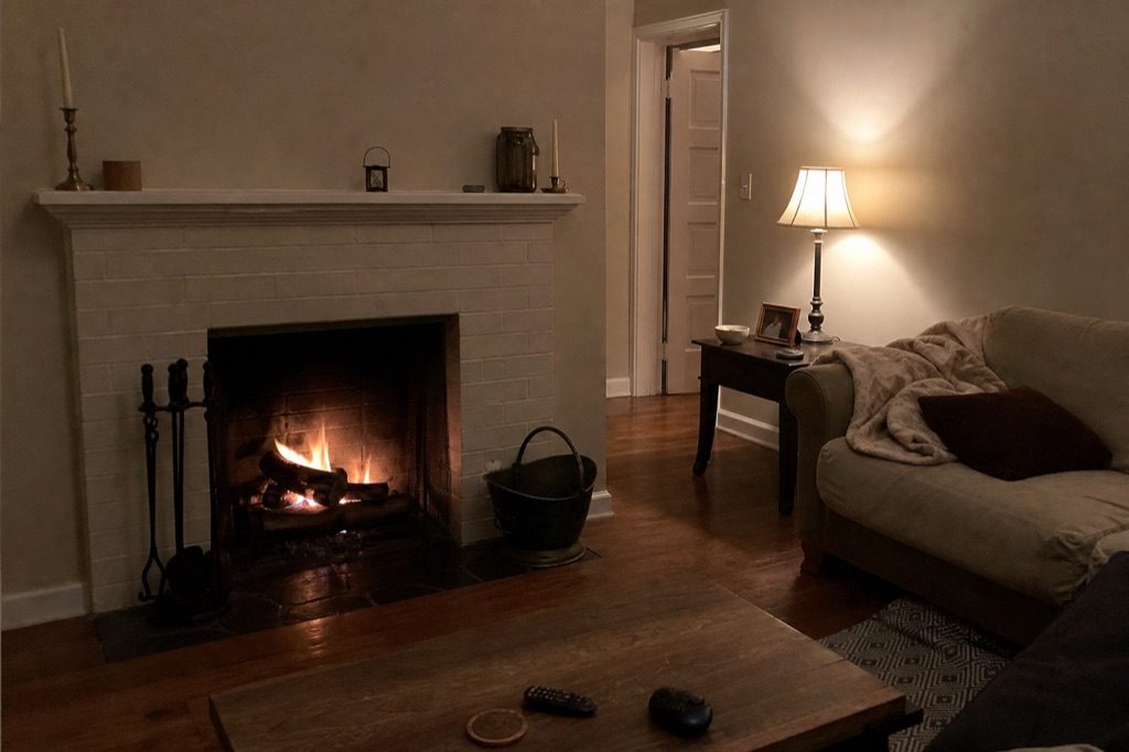 A real living room, before HomeGlow's Christmas redesign